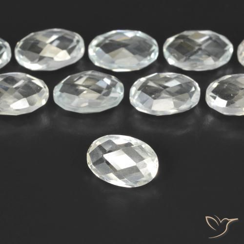 Topacio Blanco cálido natural de 0.68 ct, Ovalada, VVS