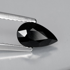 Turmalina negro natural de 0,77 ct, en forma de pera, opaco