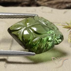 Turmalina Verde oscuro medio natural de 4.85 ct, Corte Flor, Translúcido