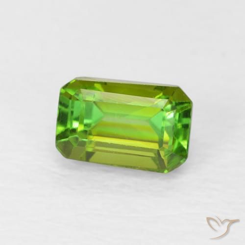 Turmalina Medium Light-Green natural de 0.71 ct, Corte Octágono / Esmeralda, VVS