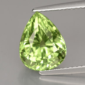 granate tsavorita Verde natural de 4.95 ct, En forma de pera, VS