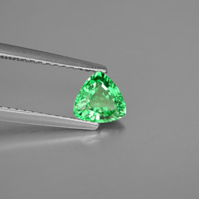 Granate tsavorita verde natural de 0,57 ct, trillón, VS