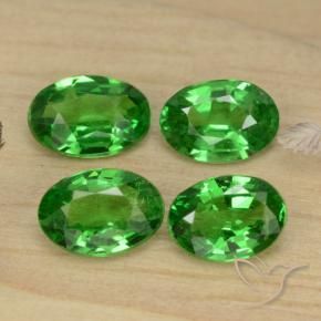 Gemas de Granate tsavorita Verde bosque claro natural de 1.65 ct, Ovalada, VS