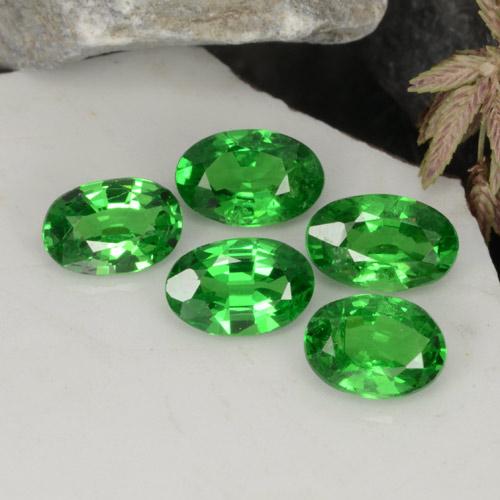 Gemas de granate tsavorita Verde medio natural de 2.06 ct, Corte Óvalo, VS