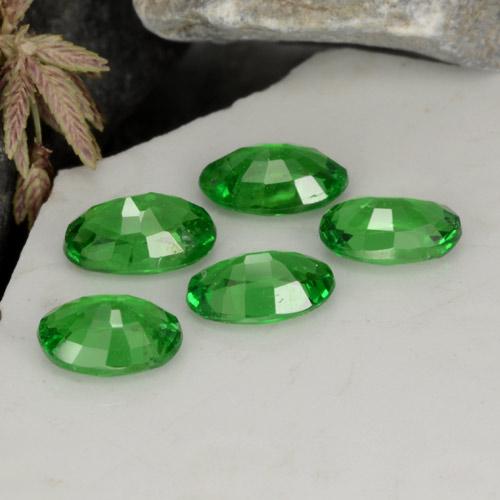 Gemas de granate tsavorita Verde medio natural de 2.06 ct, Corte Óvalo, VS