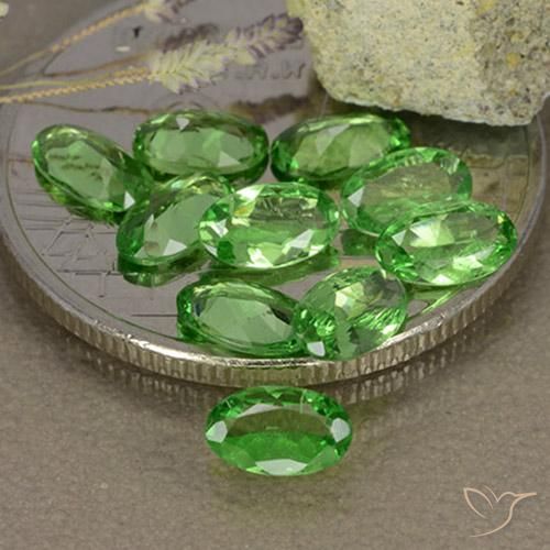Gemas de Granate tsavorita Verde claro natural de 1.93 ct, Ovalada, VS