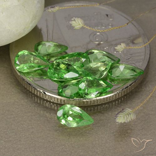 Gemas de granate tsavorita Verde claro natural de 1.67 ct, En forma de pera, VS