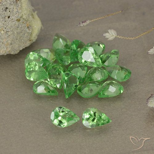 2.85ctw Natural Verde vivo Granate tsavorita, En forma de pera, VS