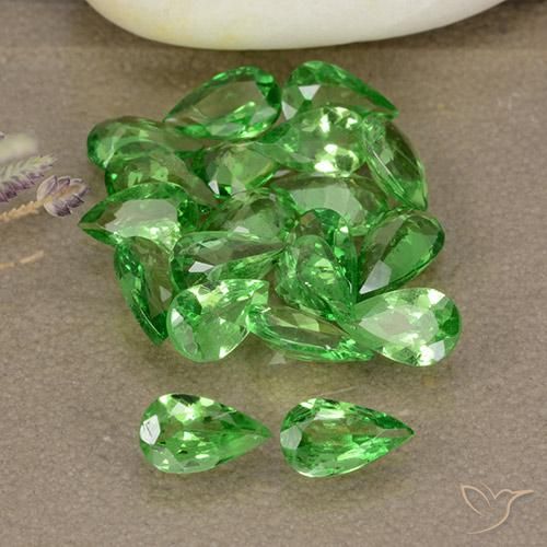 Gemas de Granate tsavorita Verde medio natural de 3.47 ct, En forma de pera, VS