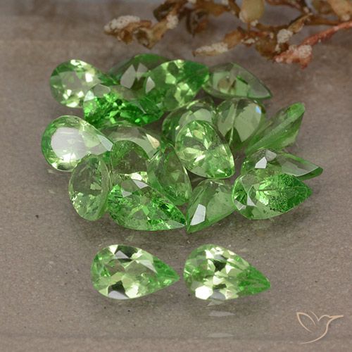 Gemas de granate tsavorita verde natural de 4,77 ct, en forma de pera, VS