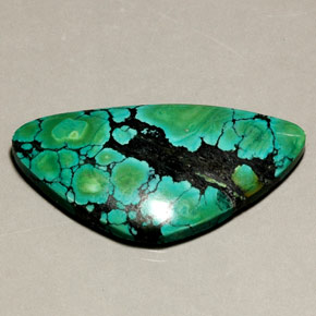 Turquesa verde natural de 31,36 ct, forma elegante, opaco