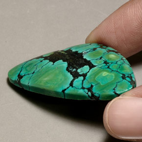 Turquesa verde natural de 31,36 ct, forma elegante, opaco