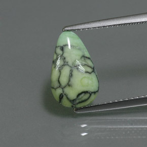 Turquesa verde natural de 2,02 ct, en forma de pera, opaco