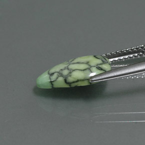 Turquesa verde natural de 2,02 ct, en forma de pera, opaco