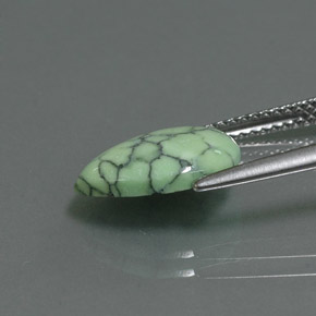 Turquesa verde natural de 2,41 ct, en forma de pera, opaco