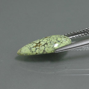 Turquesa verde natural de 1,85 ct, en forma de pera, opaco