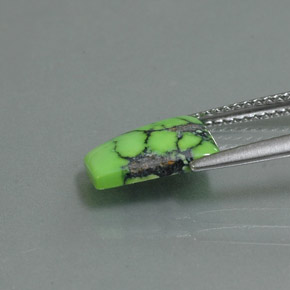 Turquesa verde natural de 1,63 ct, forma elegante, opaco