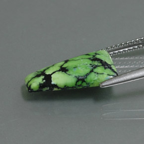 Turquesa verde natural de 2,84 ct, forma elegante, opaco