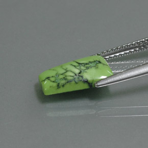Turquesa verde natural de 2,06 ct, forma elegante, opaco