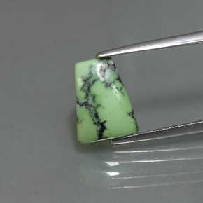 Turquesa verde natural de 1,99 ct, forma elegante, opaco