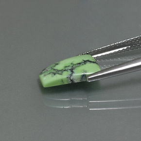 Turquesa verde natural de 1,99 ct, forma elegante, opaco