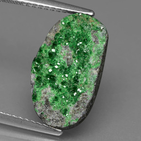 Granate Uvarovita Druzy Verde natural de 7.39 ct, Forma elegante, Opaco