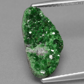 Granate Uvarovita Druzy Verde natural de 3.57 ct, Forma elegante, Opaco