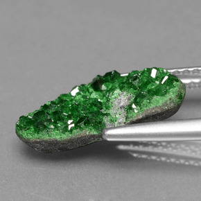 Granate Uvarovita Druzy Verde natural de 3.57 ct, Forma elegante, Opaco