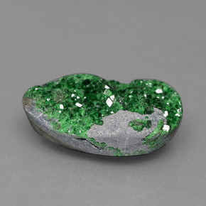 Granate Uvarovita Druzy Verde natural de 6.64 ct, Forma elegante, Opaco