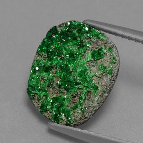 Granate Uvarovita Druzy Verde natural de 3.34 ct, Forma elegante, Opaco