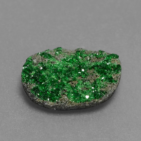 Granate Uvarovita Druzy Verde natural de 3.34 ct, Forma elegante, Opaco