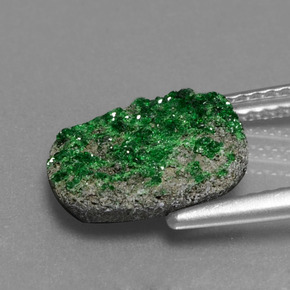 Granate Uvarovita Druzy Verde natural de 3.34 ct, Forma elegante, Opaco