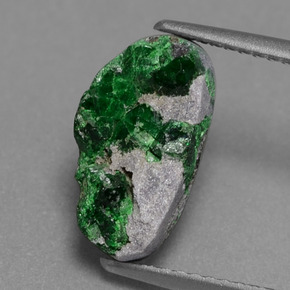 Drusa de uvarovita verde natural de 4,02 ct, forma elegante, opaco