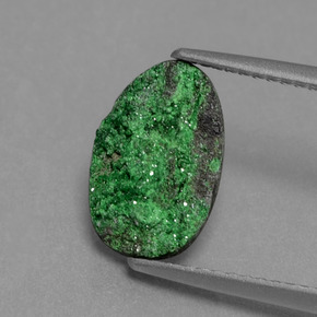 Drusa de uvarovita verde natural de 2,43 ct, forma elegante, opaco