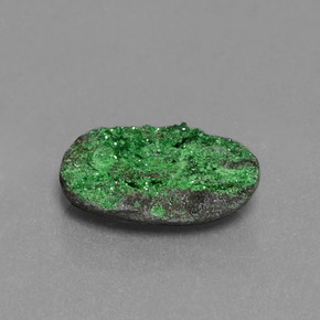 Drusa de uvarovita verde natural de 2,43 ct, forma elegante, opaco