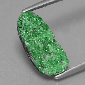 Drusa de uvarovita verde natural de 2,74 ct, forma elegante, opaco