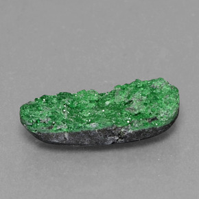 Drusa de uvarovita verde natural de 2,74 ct, forma elegante, opaco
