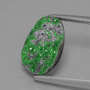 Granate Uvarovita Druzy Verde natural de 3.14 ct, Forma elegante, Opaco