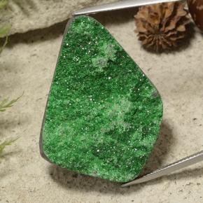 Granate Uvarovita Druzy Verde natural de 49.48 ct, Forma elegante, Opaco