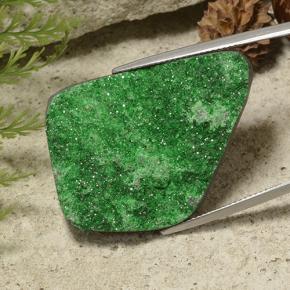 Granate Uvarovita Druzy Verde natural de 49.48 ct, Forma elegante, Opaco