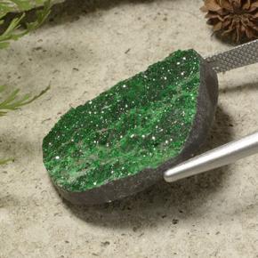 Granate Uvarovita Druzy Verde natural de 34.35 ct, Forma elegante, Opaco