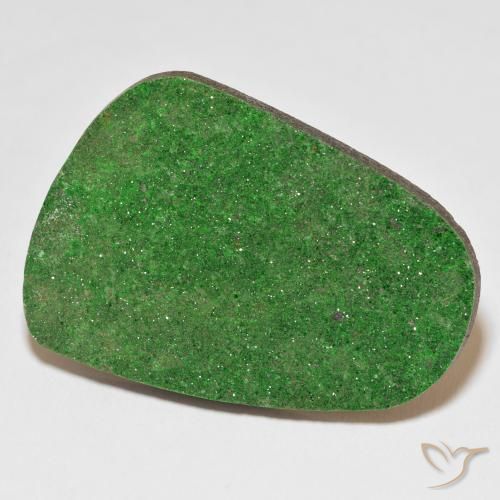 Granate Uvarovita Druzy Verde claro natural de 77.73 ct, Elegante, Opaco