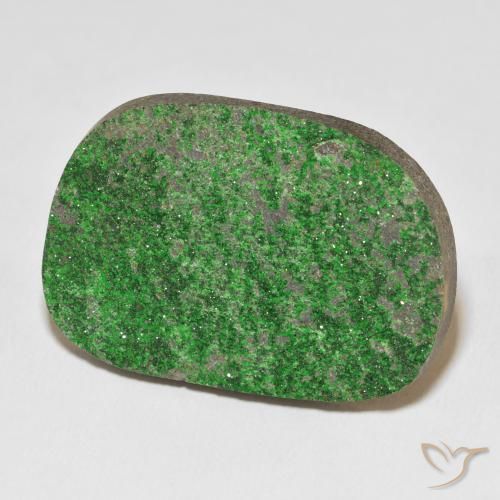 Granate Uvarovita Druzy Verde intenso natural de 55.46 ct, Elegante, Opaco
