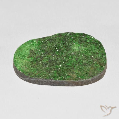 Granate Uvarovita Druzy Verde medio natural de 47.54 ct, Elegante, Opaco