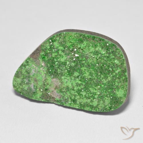 Granate Uvarovita Druzy Verde lima natural de 59.54 ct, Elegante, Opaco