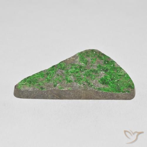 Granate Uvarovita Druzy Verde lima natural de 54.05 ct, Elegante, Opaco