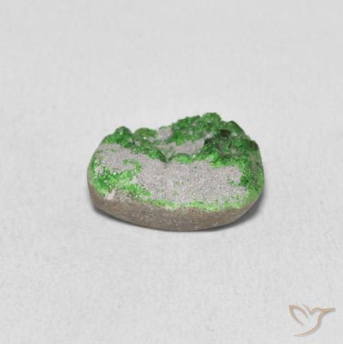Granate Uvarovita Druzy Verde medio natural de 5.25 ct, Elegante, Opaco
