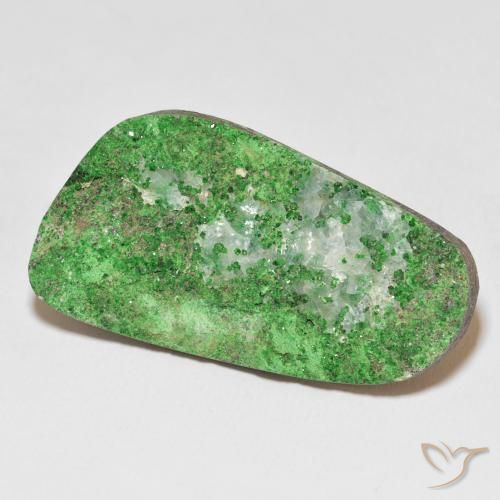 Granate Uvarovita Druzy Verde medio natural de 50.60 ct, Elegante, Opaco