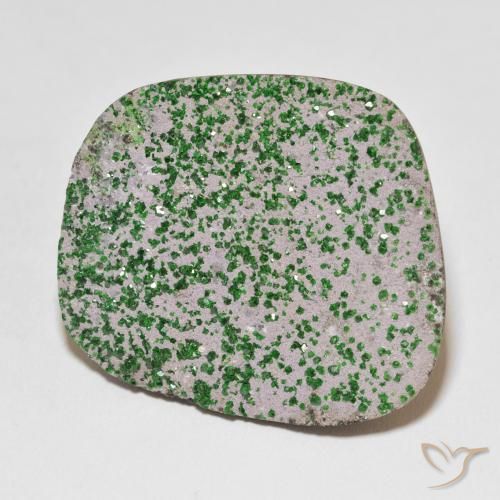 Granate Uvarovita Druzy Verde salvia claro natural de 73.43 ct, Elegante, Opaco