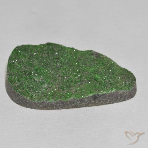 Granate Uvarovita Druzy Verde pino natural de 52.11 ct, Elegante, Opaco